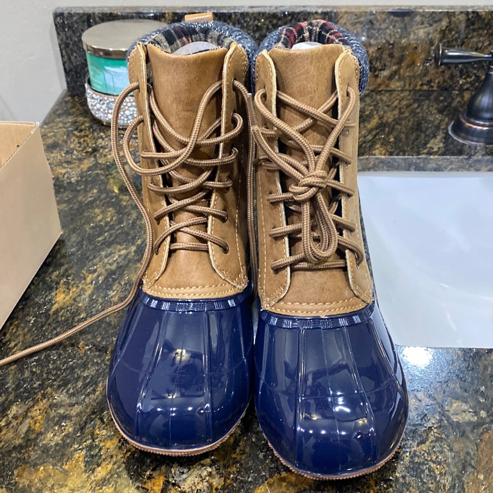 JustFab new Duck boots size 7